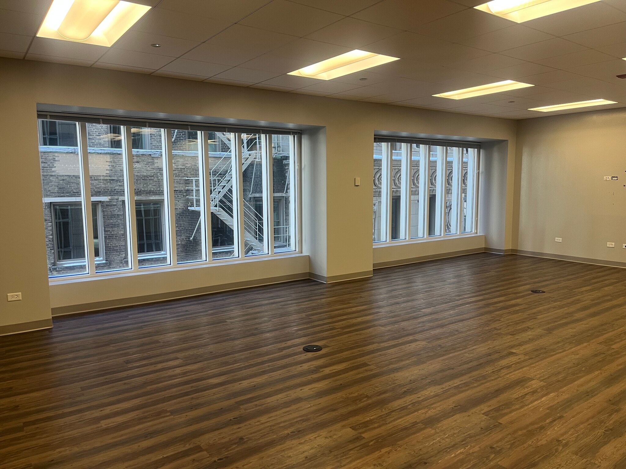 190 S La Salle St, Chicago, IL for lease Building Photo- Image 1 of 4