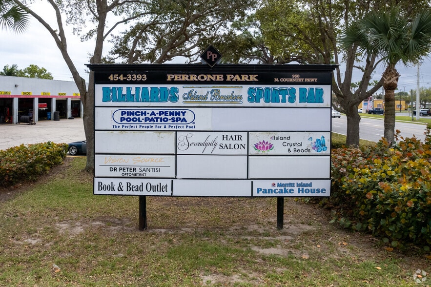 950 N Courtenay Pky, Merritt Island, FL for lease - Building Photo - Image 2 of 6