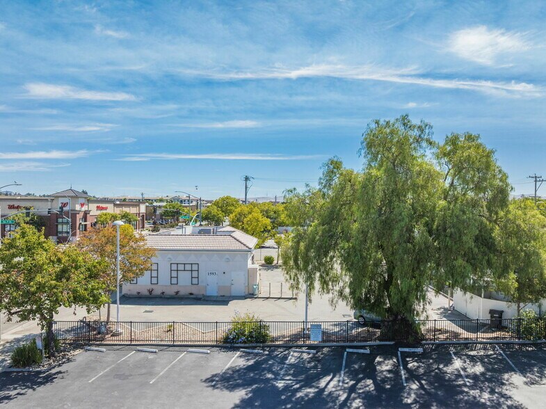 1593 1st St, Livermore, CA à louer - Photo du bâtiment - Image 3 de 34