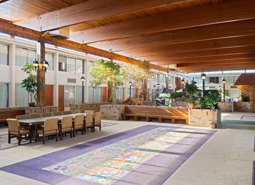 833 W Main St, Gaylord, MI à vendre - Photo intérieure - Image 3 de 9