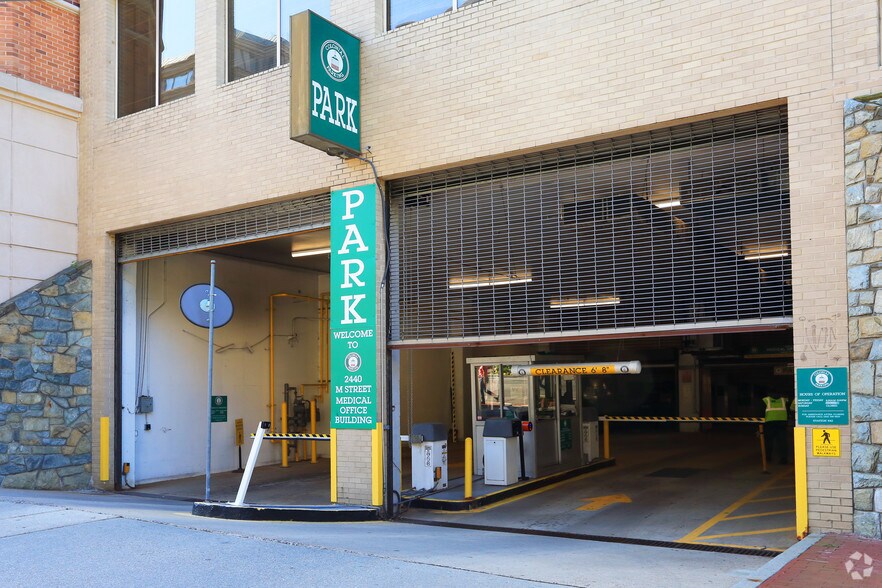 2440 M St NW, Washington, DC à louer - Photo du bâtiment - Image 2 de 6