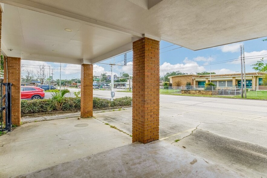 2220 N Palafox St, Pensacola, FL for sale - Building Photo - Image 3 of 38