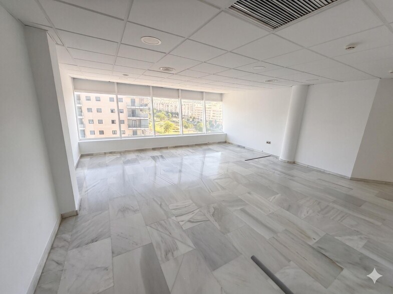 Avenida Jorge Luis Borges, 15, Málaga, Málaga for lease - Building Photo - Image 1 of 14