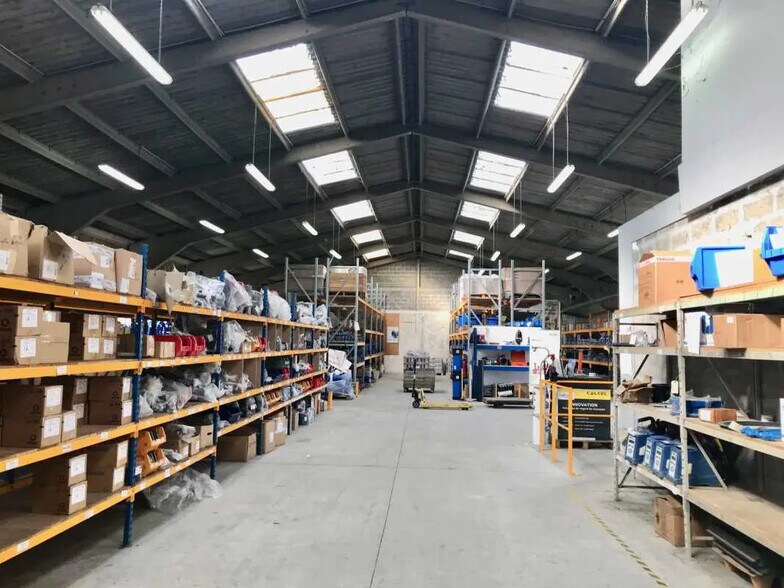 Bureau dans Sotteville-lès-Rouen à louer - Photo du bâtiment - Image 2 de 15