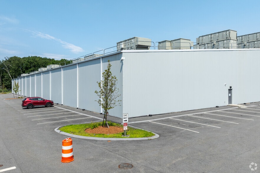 5-7 Industrial Rd, Milford, MA à louer - Photo du bâtiment - Image 3 de 5