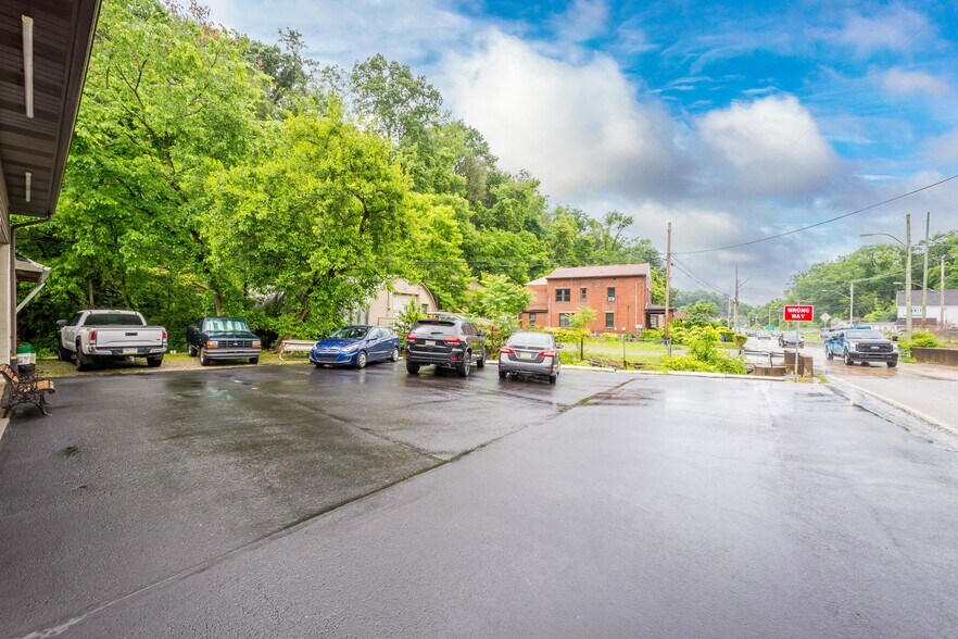 188 Provost Rd, Pittsburgh, PA à vendre - Photo du bâtiment - Image 2 de 15