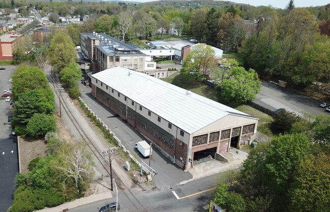 Plus de détails pour 135-153 Center St, Bristol, CT - Industriel à louer