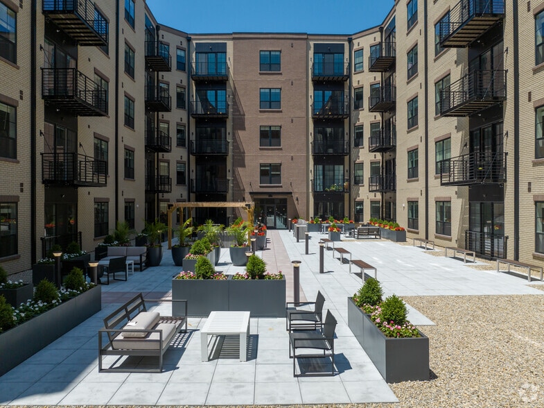 140 E Monument Ave, Dayton, OH for lease - Building Photo - Image 3 of 87