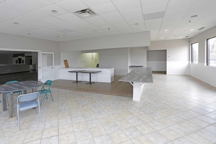 1011 Meadowlands Dr, Saint Paul, MN for lease - Interior Photo - Image 3 of 11