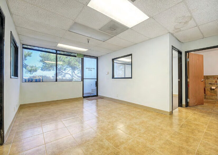 2221 Las Palmas Dr, Carlsbad, CA à vendre - Photo intérieure - Image 3 de 14