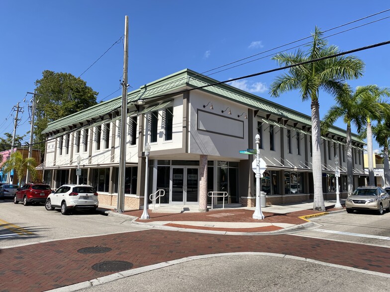 2401 1st St, Fort Myers, FL à louer - Photo du bâtiment - Image 1 de 5