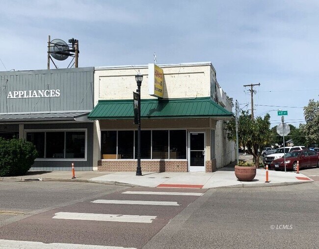 More details for 27 N F St, Lakeview, OR - Retail for Sale