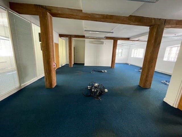 1-7 Charlton Kings Rd, Londres à vendre - Photo du bâtiment - Image 2 de 6