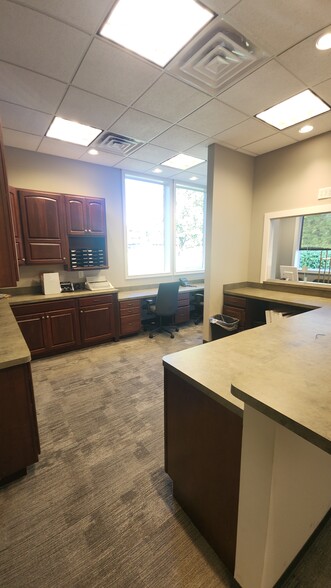 6621-6627 Centerville Business Pky, Dayton, OH for lease - Interior Photo - Image 2 of 12