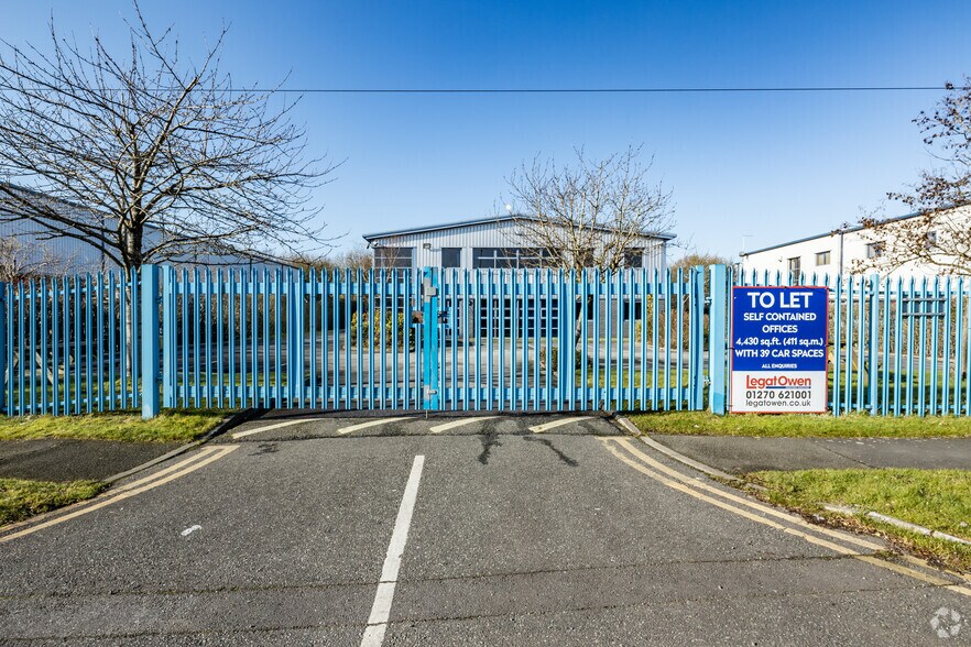 Middlewich Rd, Crewe à louer - Photo du bâtiment - Image 2 de 3