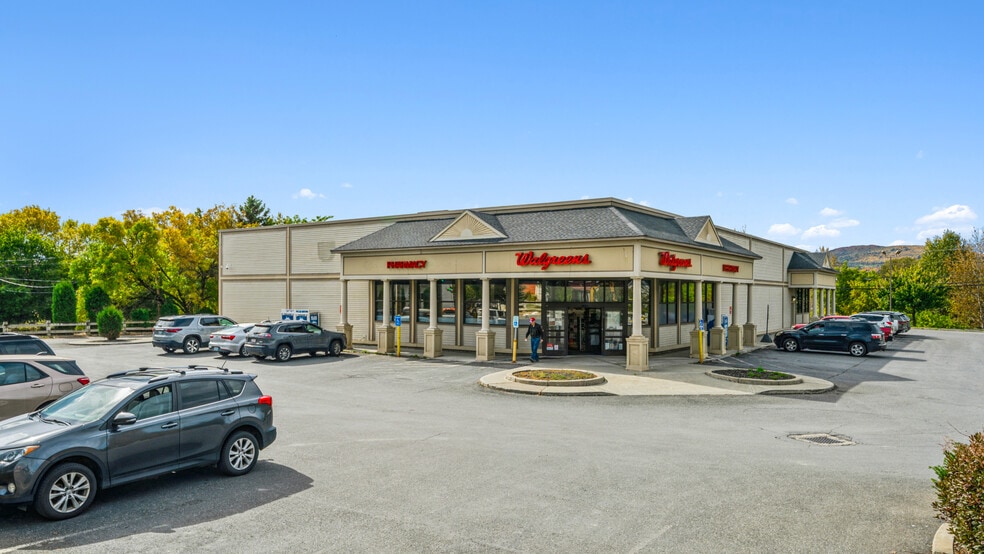 84 E Main St, Fort Kent, ME à vendre - Photo du bâtiment - Image 2 de 4