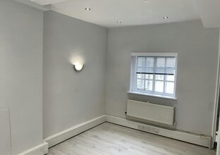 12-14 High St, Petersfield à louer Photo intérieure- Image 1 de 3