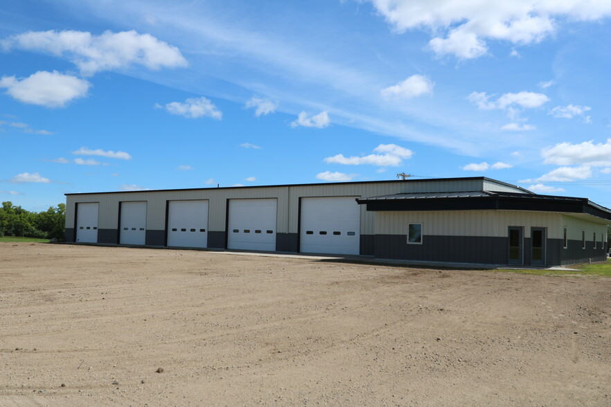 304 Industrial Dr, Henning, MN à vendre - Photo principale - Image 1 de 1