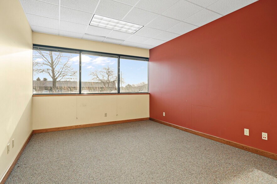 1210 Fourier Dr, Madison, WI à vendre - Photo du bâtiment - Image 3 de 15