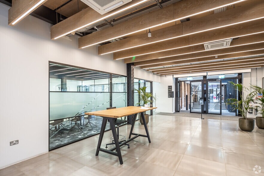 114 Power Rd, Londres à louer - Hall d’entrée - Image 3 de 73