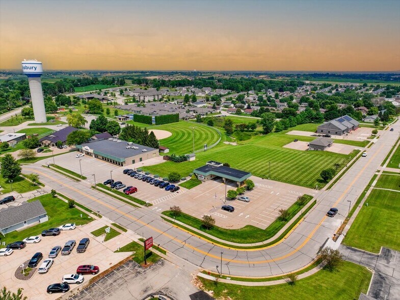 5865 Saratoga Rd, Asbury, IA à vendre - Photo principale - Image 1 de 13