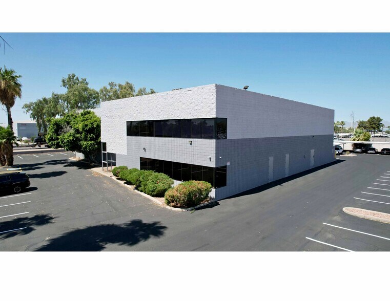 220 N McKemy Blvd, Chandler, AZ à louer - Photo du bâtiment - Image 1 de 8