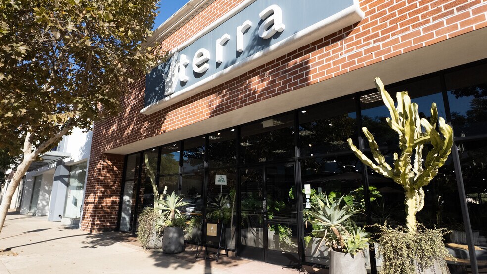 422 S Lake Ave, Pasadena, CA à vendre - Photo du bâtiment - Image 3 de 13