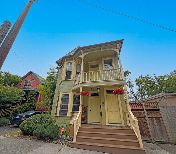 16-18 NE Graham St, Portland, OR à vendre - Photo principale - Image 1 de 3