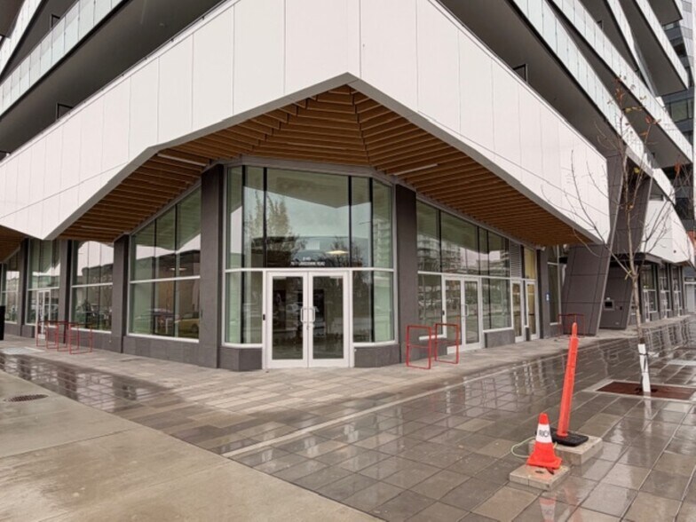 7977 Lansdowne Rd, Richmond, BC à louer - Photo principale - Image 2 de 6