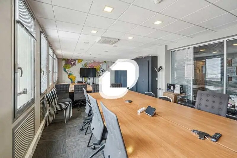 Office in Montreuil for lease Interior Photo- Image 1 of 13