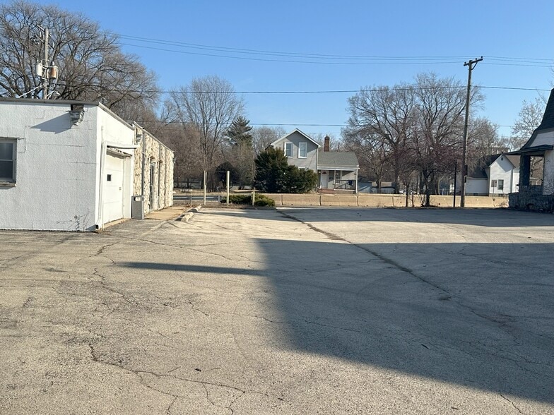 210 N Longwood St, Rockford, IL for sale - Building Photo - Image 3 of 9