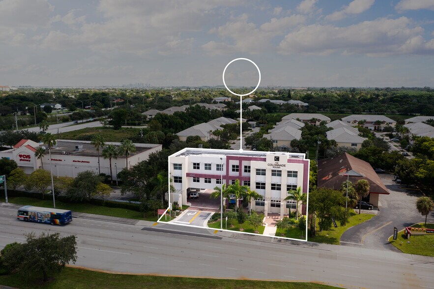 4640 S University Dr, Davie, FL à vendre - Photo du bâtiment - Image 3 de 67