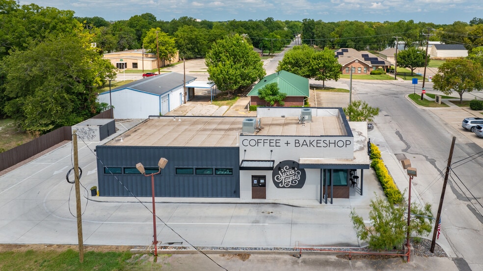 211 N Weaver St, Gainesville, TX for sale - Building Photo - Image 2 of 42