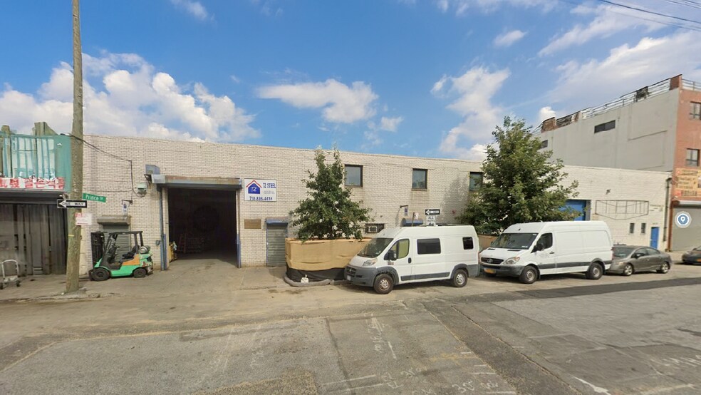 Flushing Warehouse portefeuille de 2 propriétés à vendre sur LoopNet.ca - Photo du bâtiment - Image 2 de 7