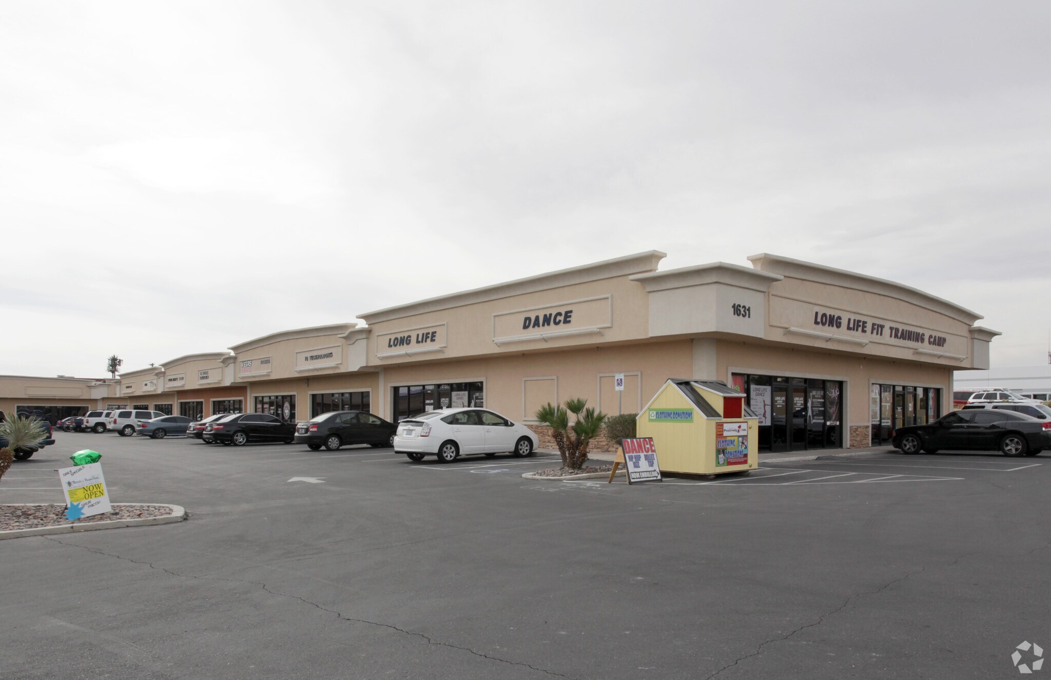 1631 E Sunset Rd, Las Vegas, NV à louer Photo principale- Image 1 de 5