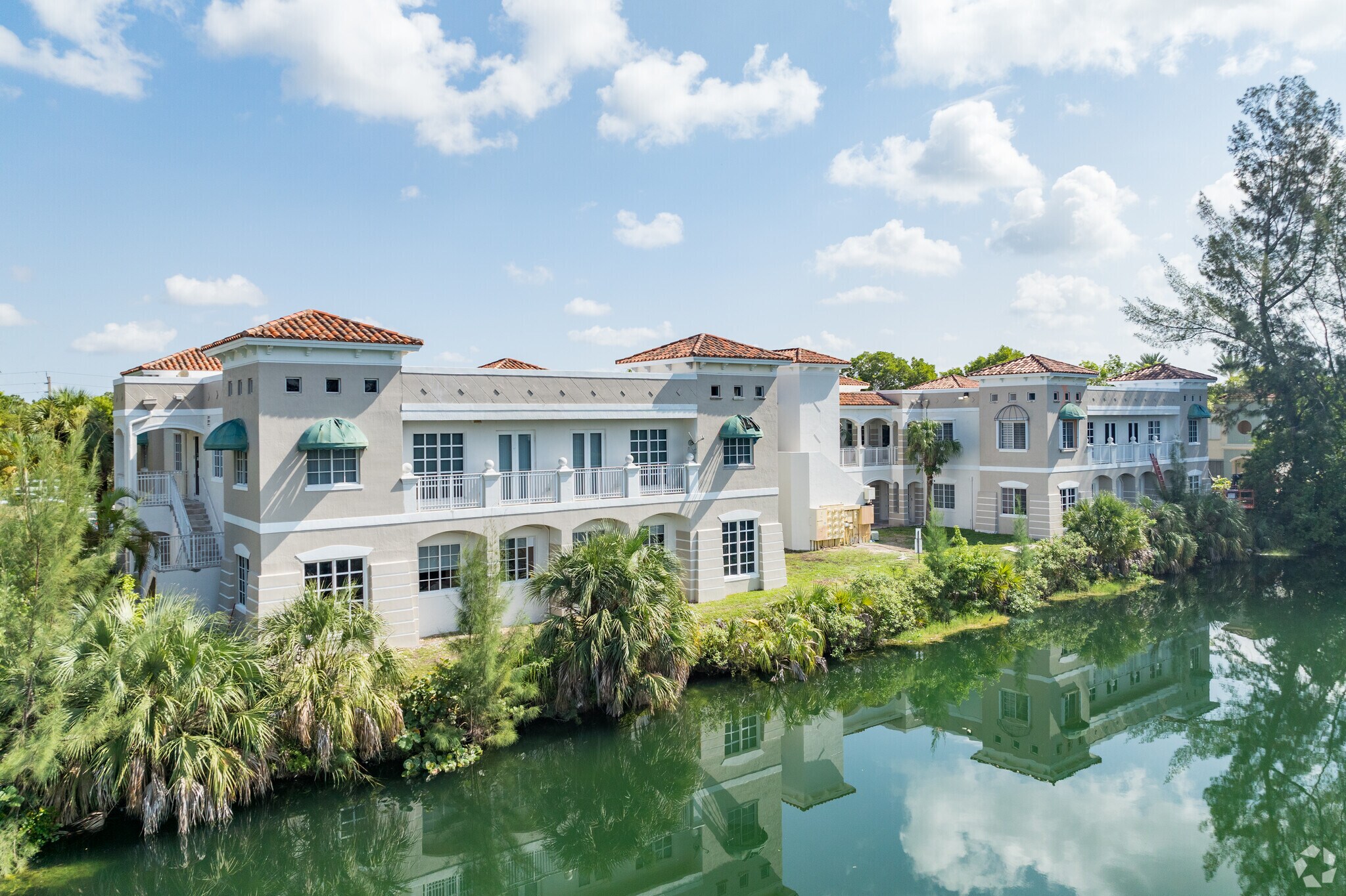 12940 SW 128th St, Miami, FL à louer Photo principale- Image 1 de 5