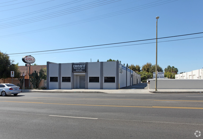 6829 Canoga Ave, Canoga Park, CA à louer - Photo principale - Image 1 de 10