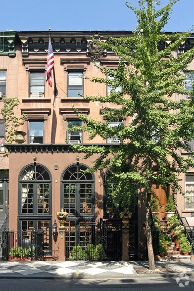 365-367 W 46th St, New York, NY à louer - Photo du bâtiment - Image 2 de 45