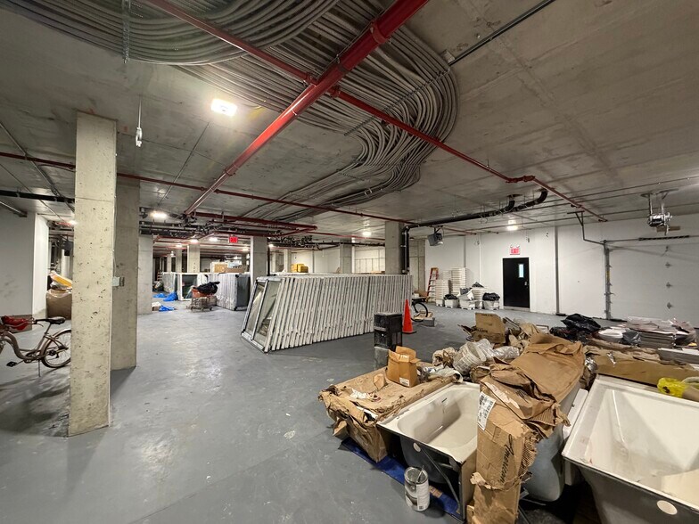 806 E 170th St, Bronx, NY à louer - Photo du bâtiment - Image 3 de 4