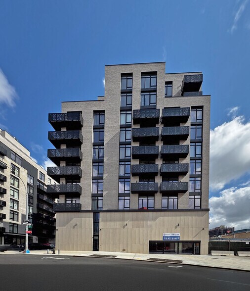 32-03 39th Ave, Long Island City, NY à louer - Photo du bâtiment - Image 2 de 2
