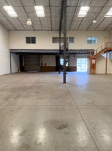 1301 Montalvo Way, Palm Springs, CA for lease Interior Photo- Image 2 of 3