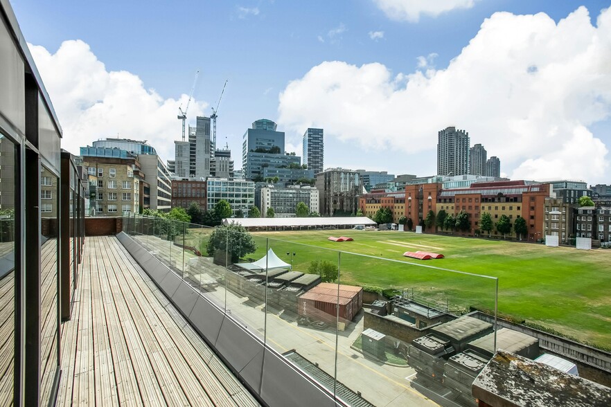 30 City Rd, London for lease - Building Photo - Image 3 of 15