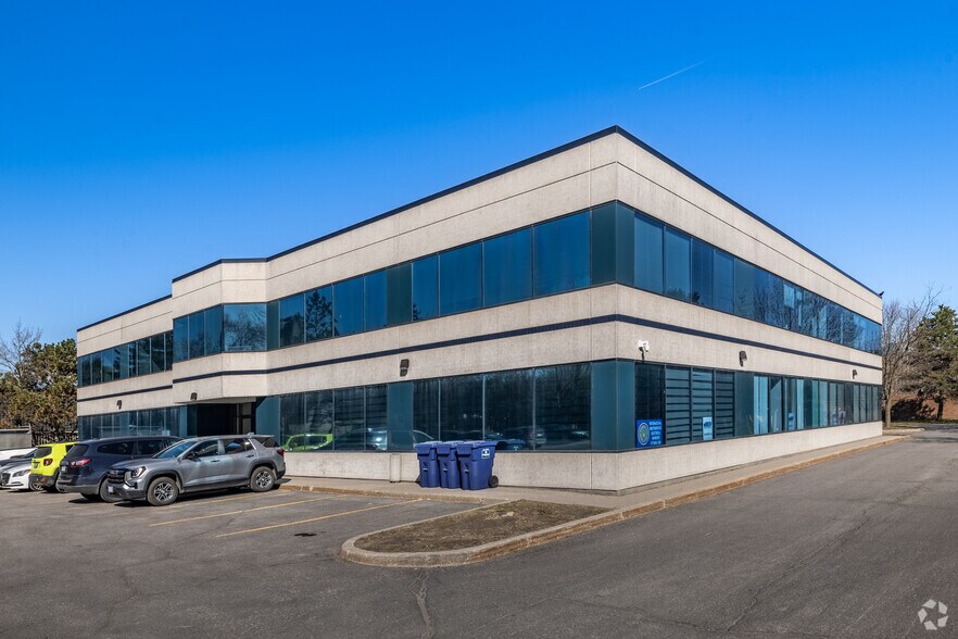 2460 Lancaster Rd, Ottawa, ON à louer - Photo du bâtiment - Image 2 de 2