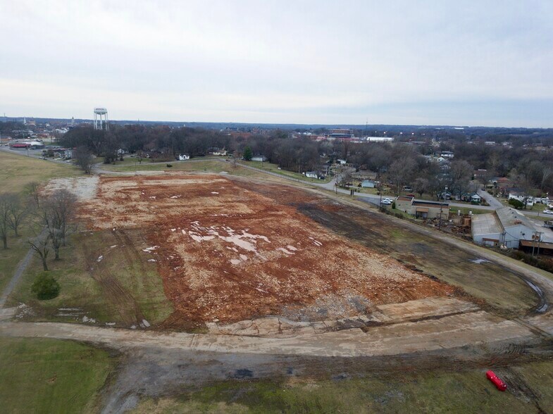 1151 College St, Clarksville, TN à vendre - Photo du bâtiment - Image 2 de 4