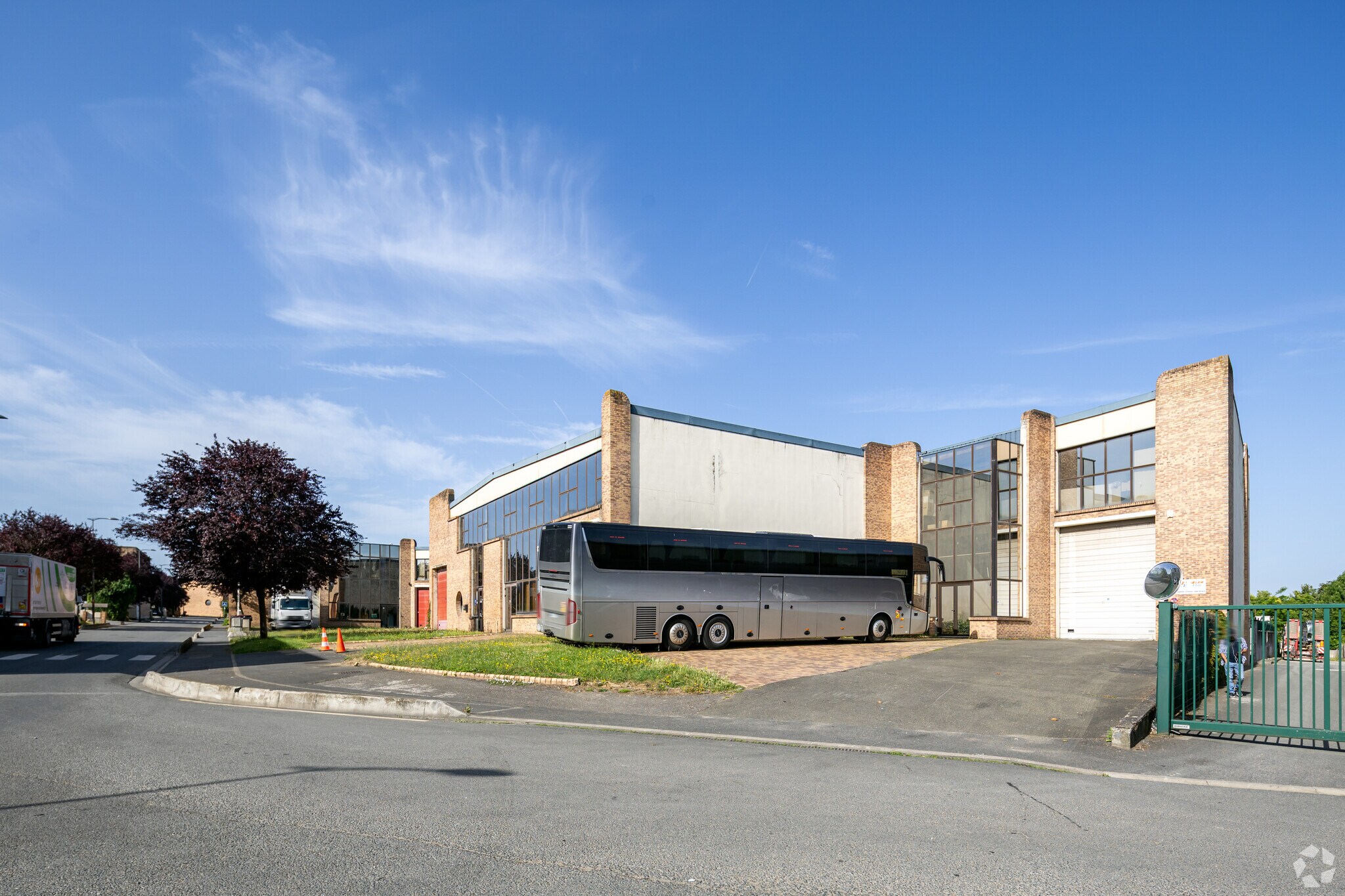 4 Rue Jacques Robert, Le Thillay for lease Primary Photo- Image 1 of 6