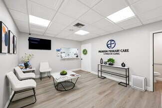 Plus de détails pour 1801 SE Hillmoor Dr, Port Saint Lucie, FL - Bureau/Médical à louer