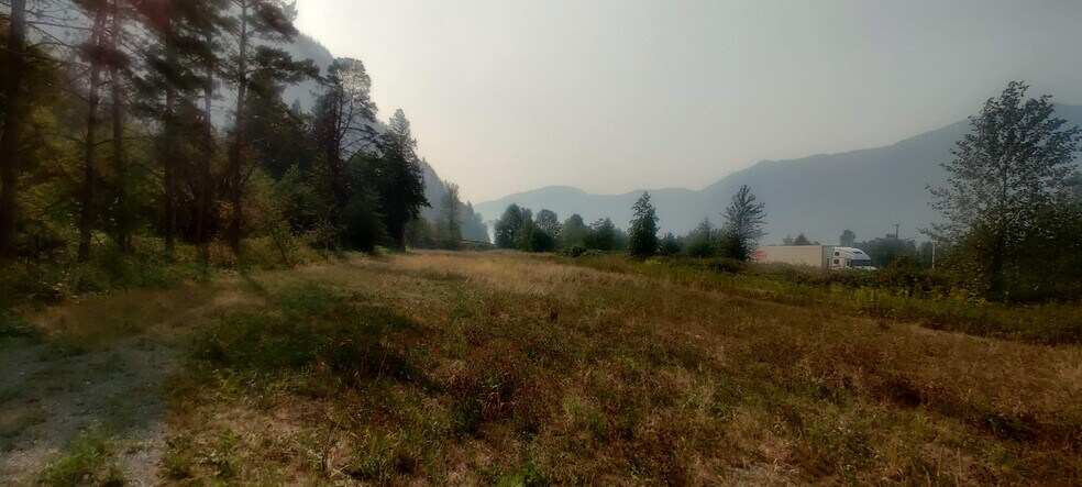 61874 Estell Rd, Hope, BC for sale - Primary Photo - Image 2 of 2