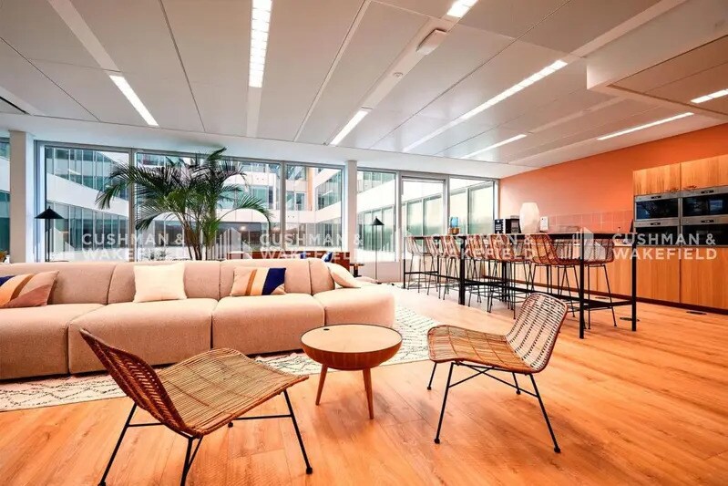 42 Bis Rue Guynemer, Issy-les-Moulineaux for lease - Interior Photo - Image 3 of 9