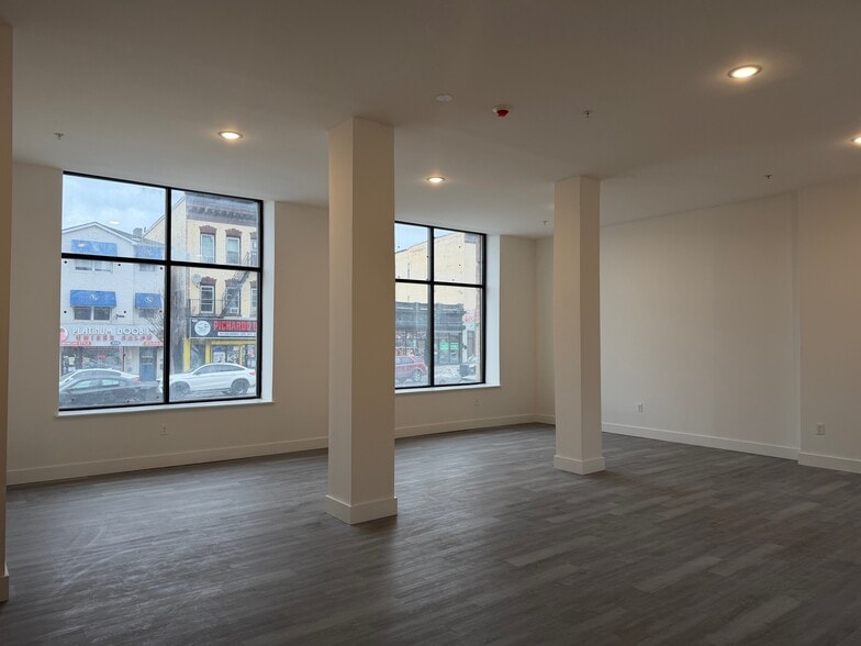 536-540 Central Ave, Newark, NJ à louer - Photo du bâtiment - Image 2 de 12