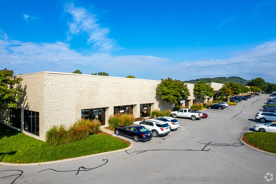 7108 Crossroads Blvd, Brentwood, TN for lease - Primary Photo - Image 1 of 7